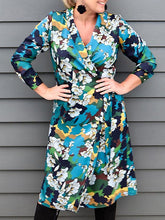 Load image into Gallery viewer, Fashionable and Elegant V-neck Printed Coat
