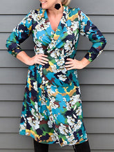 Load image into Gallery viewer, Fashionable and Elegant V-neck Printed Coat
