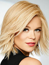 Load image into Gallery viewer, Golden Fluffy Fashion Synthetic Short Wig
