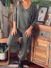 Load image into Gallery viewer, Fashion Loose Knitted Three-piece Suit
